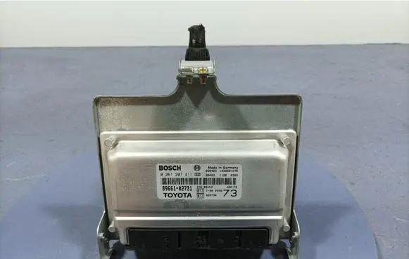 Toyota Corolla E120 E130 Engine control unit/module ECU 89661-02731