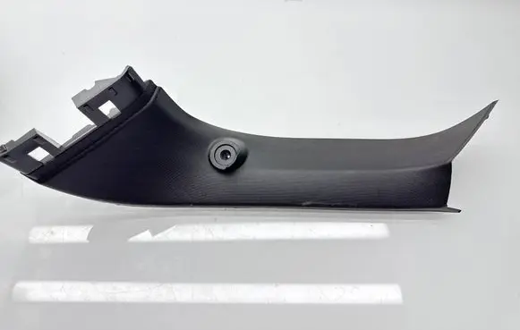 BMW 1 F40 (D)pillar trim (top) 51497456058 7456058