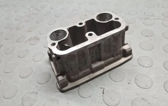 BMW X3 F25 Other cylinder head part 7605104 2440054