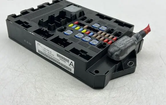 Jaguar XF X250 Fuse module 7370030730 BX2314B476AA WK0256