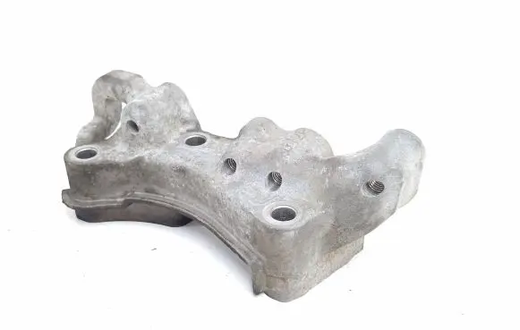 Peugeot 3008 II Engine mounting bracket 9673585780