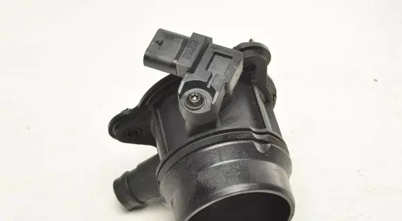 BMW 2 F44 Mass air flow meter 8650761