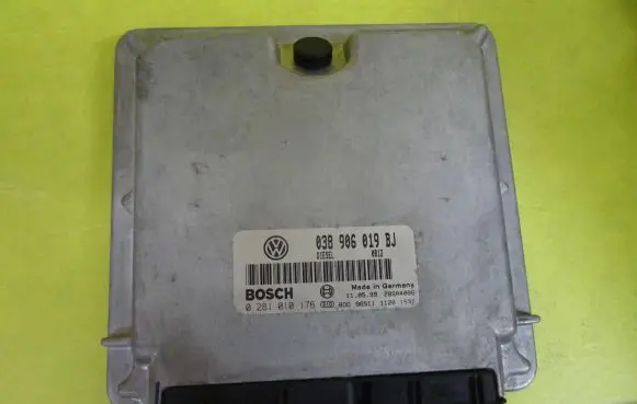 Volkswagen PASSAT B5 Engine control unit/module 038906019BJ 0281010176