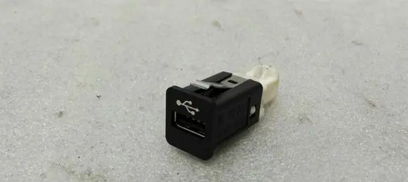 BMW 5 F10 F11 USB socket connector 9237656