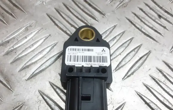 Mitsubishi Outlander Airbag deployment crash/impact sensor 8651A001
