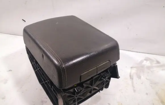 Volkswagen Touareg I Armrest 7L6863762D