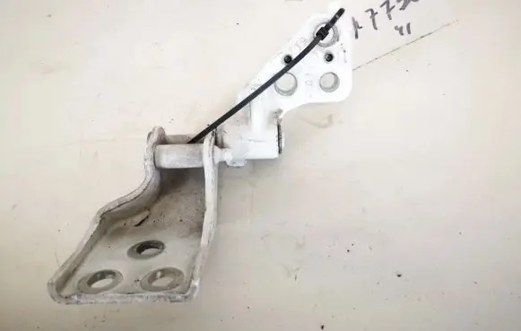 Citroen Berlingo Front door upper hinge