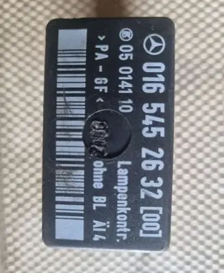 Mercedes-Benz Vito Viano W638 Coolant fan relay 016545263200 0165452632