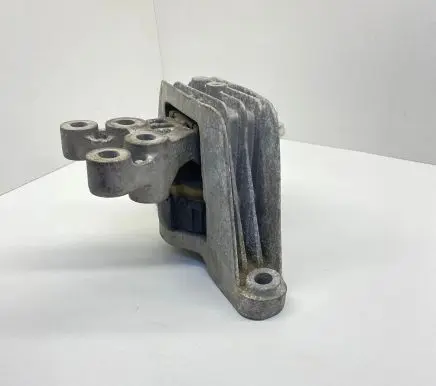 Chrysler Pacifica Engine mount bracket P68224746AC D070015216