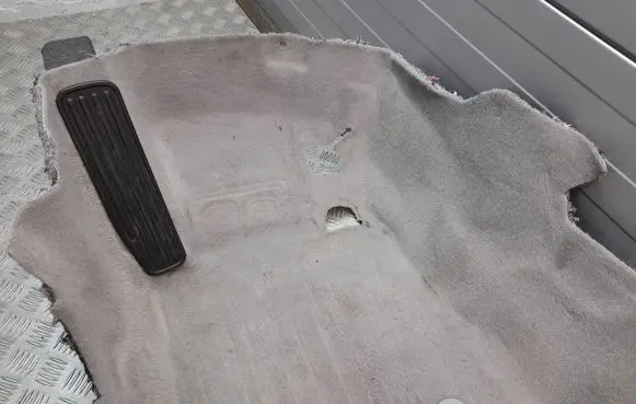 Chevrolet Camaro Front floor carpet liner 84068012