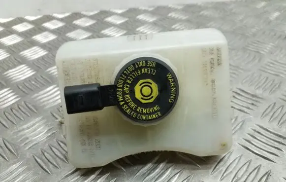 Audi A4 S4 B8 8K Brake fluid reservoir 8K0611301A