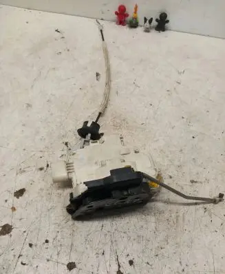 Audi A6 S6 C6 4F Front door lock 4F1837015