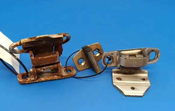 Front door hinge set
