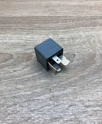 Audi A6 S6 C5 4B Other relay 8D0951253A V23134J52X300 370
