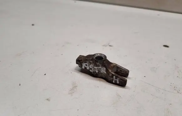 Opel Astra H Fuel Injector clamp holder 
