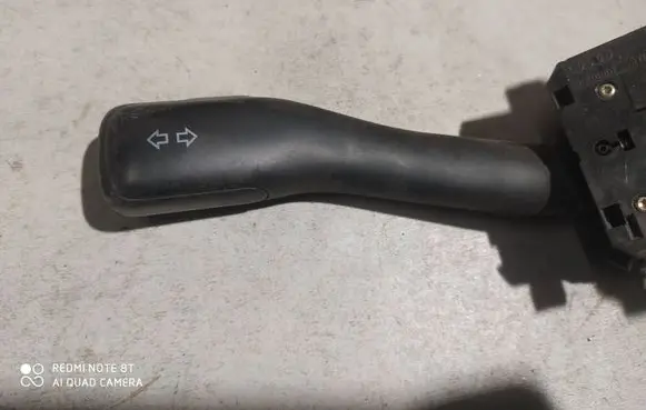 Volkswagen PASSAT B5.5 Indicator stalk 8L0953513