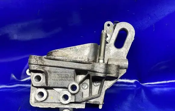 Ford Kuga II Engine mounting bracket BM5G6F001EC