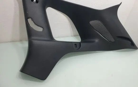 Jeep Cherokee (C) pillar trim P1UD04DX9AD