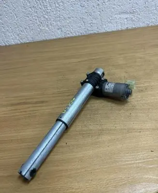 BMW 5 F10 F11 Seat adjustment motor 0390204068 D9356