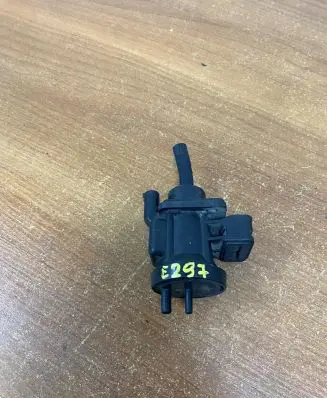 Mercedes-Benz C W203 Engine mount vacuum valve A0005450427 E297