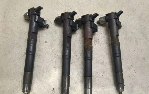 Hyundai i20 (PB PBT) Fuel injectors set 338002A760 28235143