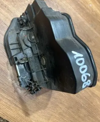BMW 5 E60 E61 Front door lock 7202146