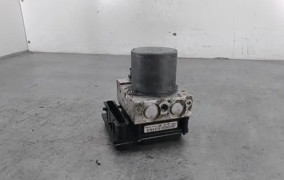 Mercedes-Benz B W245 ABS Pump A0064310812