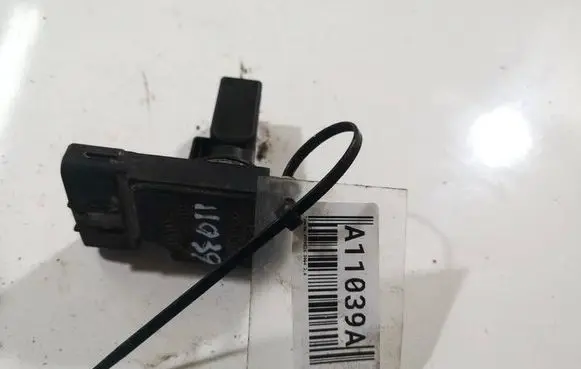 Toyota Avensis T250 Mass air flow meter 2220427010 22204-27010