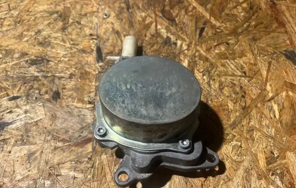 Nissan Navara D23 Central locking vacuum pump 16W28