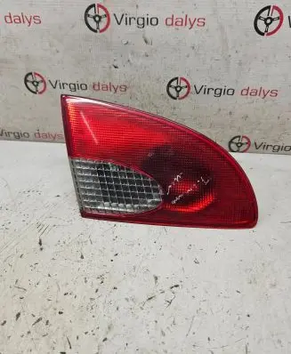Toyota Avensis T220 Tailgate rear/tail lights 233001