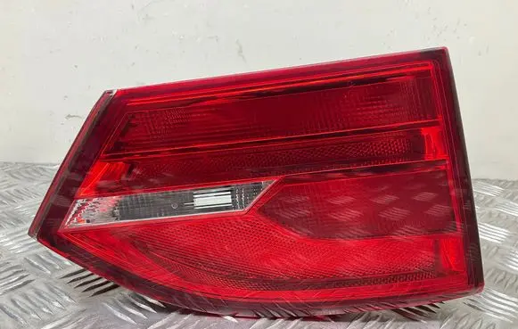 Volkswagen Jetta VI Tailgate rear/tail lights 5C6945259