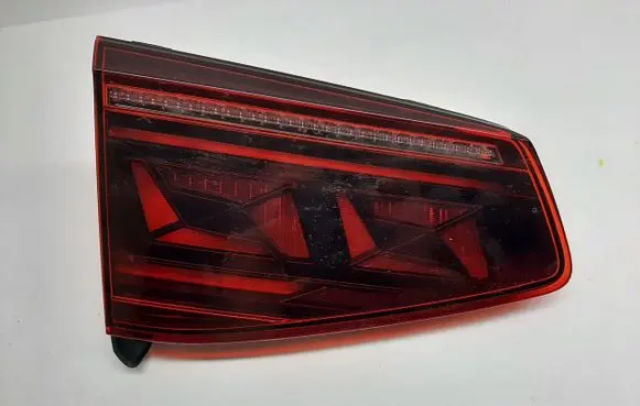 Tailgate rear/tail lights