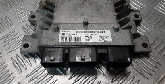 Ford Fiesta Engine control unit/module 8V2112A650VG S180047004