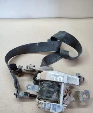 KIA Carens II Front seatbelt 045418