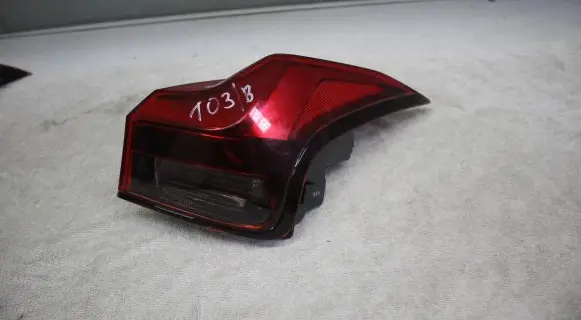 Lexus UX Rear/tail lights
