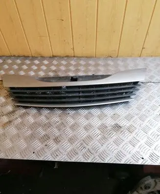 Renault Laguna II Front bumper upper radiator grill