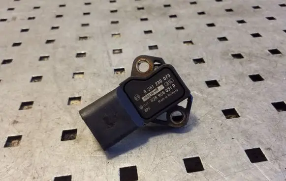 Volkswagen Eos Air pressure sensor 0261230073 038906051D