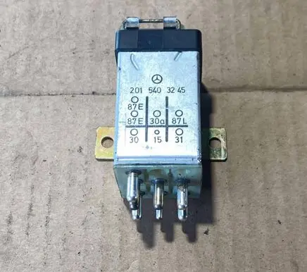 Mercedes-Benz E W124 Other relay 2015403245 87E30Q87L 3015331