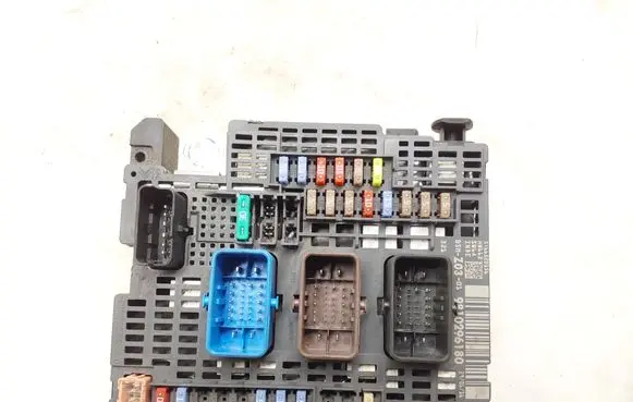 Peugeot 3008 II Fuse module 9810296180 66520156