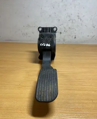 Mercedes-Benz Sprinter W906 Accelerator throttle pedal A9063000304 C1296