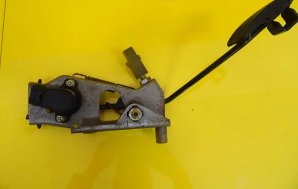 Mazda 6 Accelerator throttle pedal CB05-41-AC0 CB0541AC0