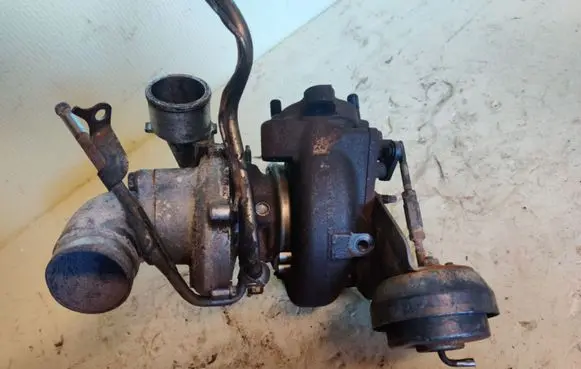 Toyota Avensis T250 Turbo 172010R020