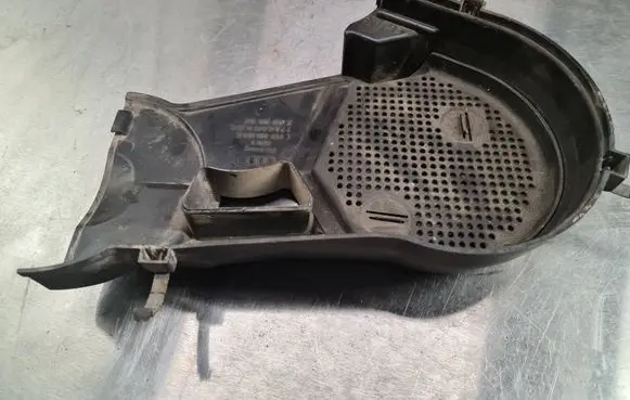 Audi A6 S6 C5 4B Timing belt guard (cover) E059109123G Z059109107 PA666M35