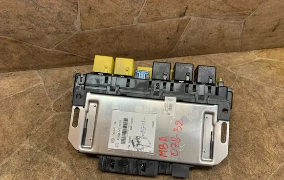 Mercedes-Benz SL R230 Fuse module A2305451932
