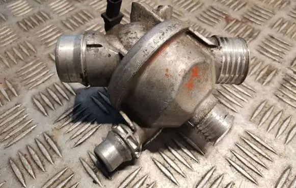 BMW 5 E60 E61 Thermostat 11997710