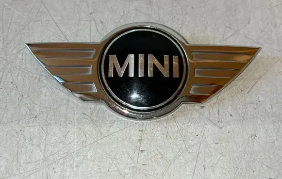 Mini Cooper Hatch Hardtop Manufacturer badge logo/emblem 2754972