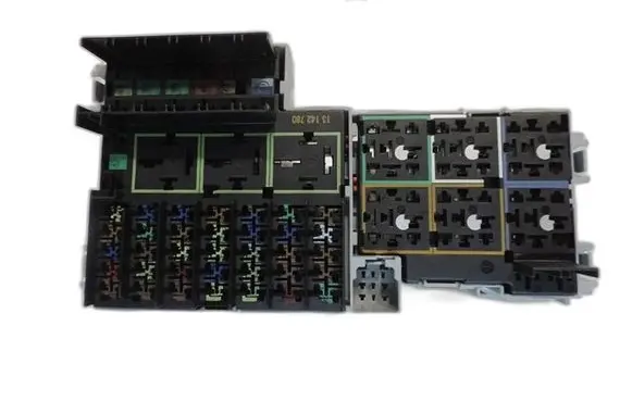 Opel Corsa C Fuse box set 13142780