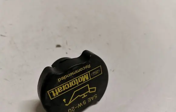 Ford Mustang V Oil filler cap 