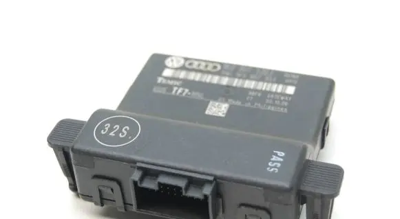 Audi TT TTS Mk2 Gateway control module 1K0907530J