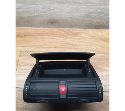 Skoda Octavia Mk2 (1Z) Dash center air vent grill 1Z0820951